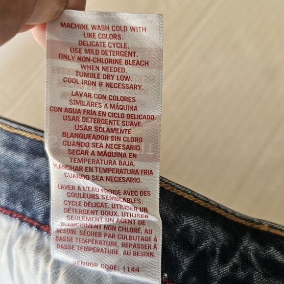 Izod Saltwater Jeans Size 38 X 29 Straight Leg Comfort Stretch Medium Wash NWT - Picture 15 of 15